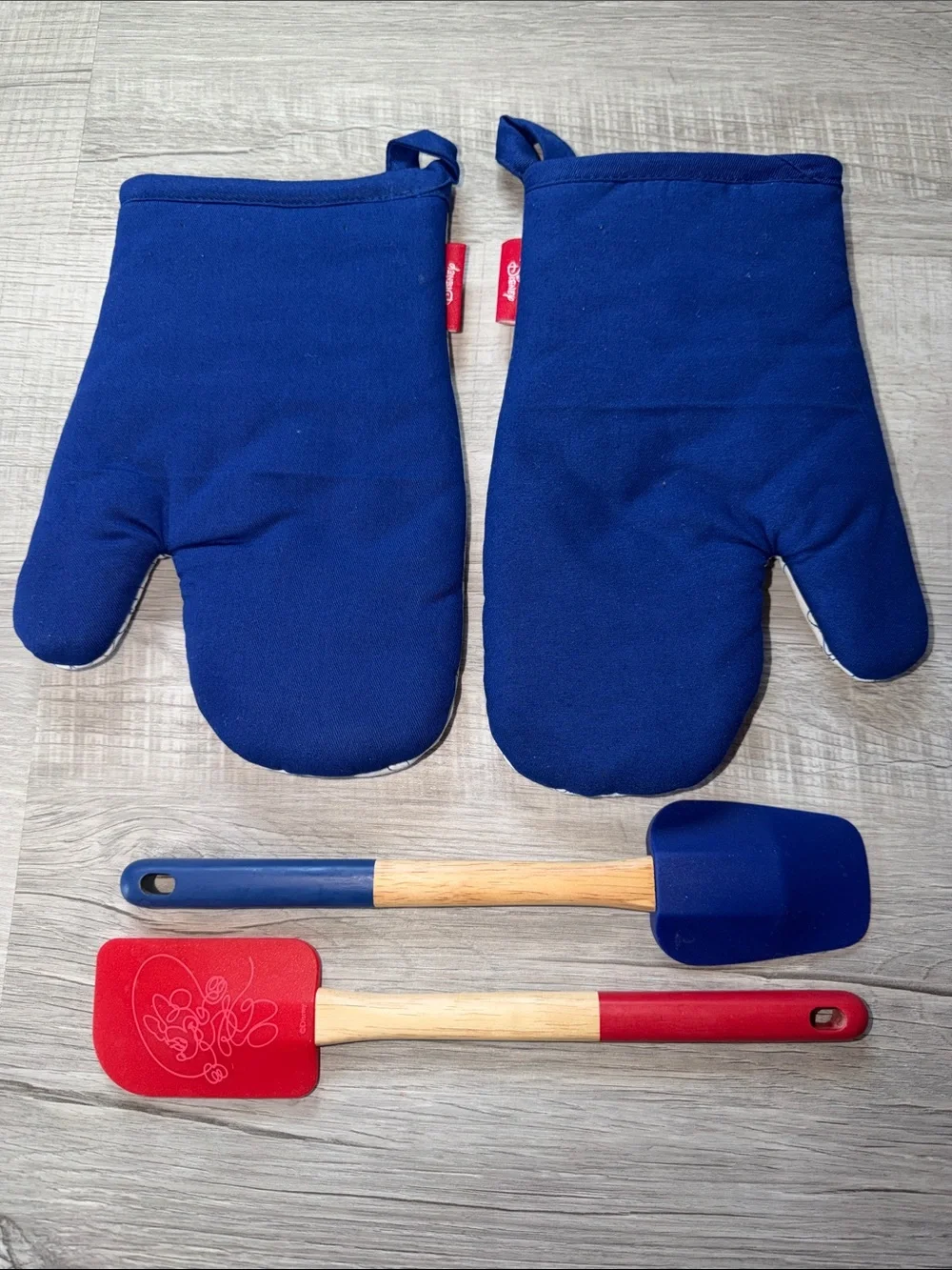 Disney Kitchen oven mitts and spatulas